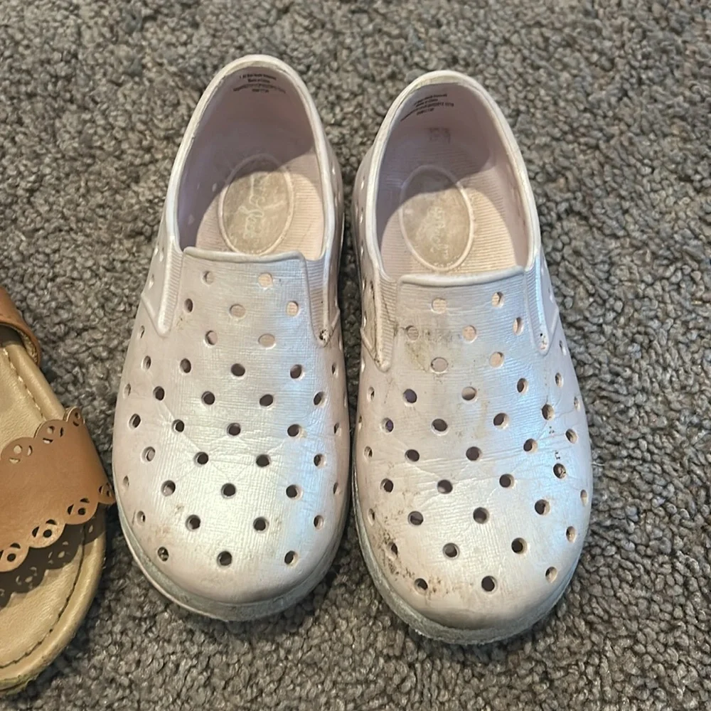 Toddler girls size 7 gold jelly sandals, tan sandals, and slip on shoes bundle